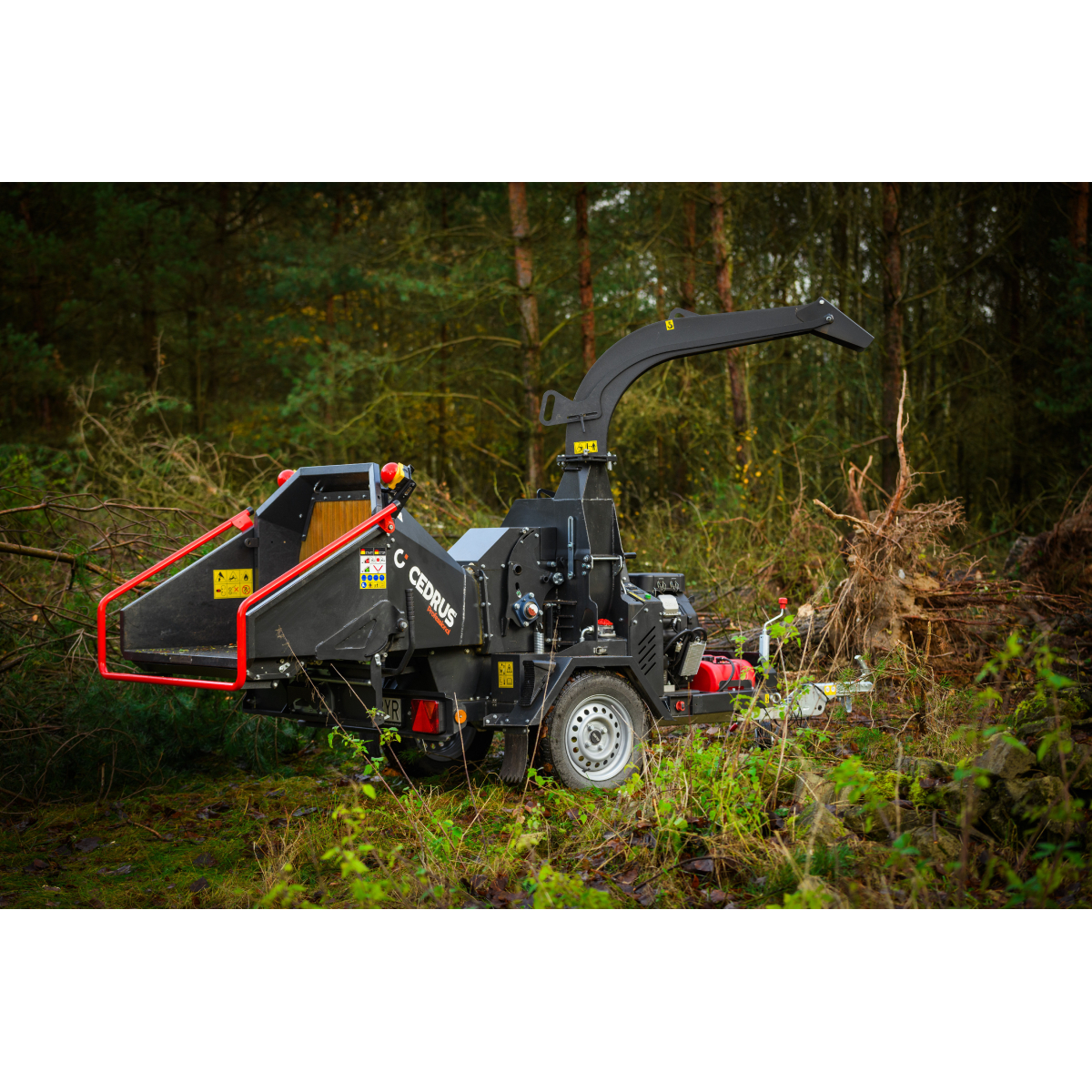 Hahn & Sohn Cedrus RBD16 – profesionální bubnový drtič větví s hydraulickým podavačem a přívěsem kategorie B Náhled