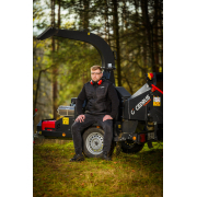 Hahn & Sohn Cedrus RBD16 – profesionální bubnový drtič větví s hydraulickým podavačem a přívěsem kategorie B náhled