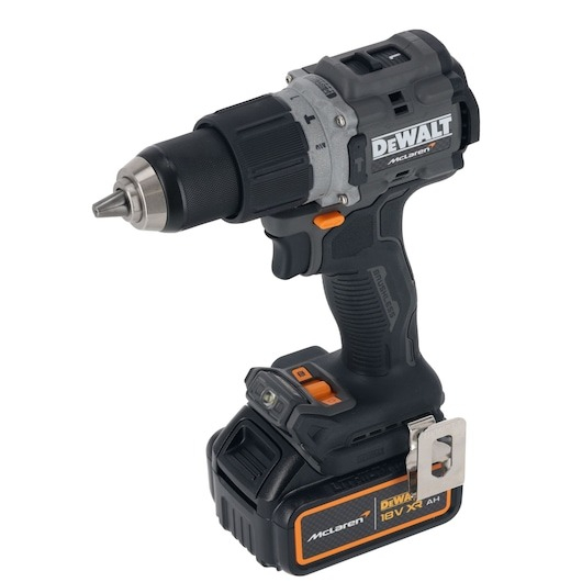 Příklepová vrtačka DEWALT x McLaren F1 Team 18V XR s bezuhlíkovým motorem – 1 × 4 Ah baterie + nabíječka DCD85MM1T