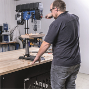 Scheppach TBM 300 Vario stojanová vrtačka s křížovým laserem a LED osvětlením Náhled