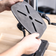 Scheppach TBM 300 Vario stojanová vrtačka s křížovým laserem a LED osvětlením Náhled