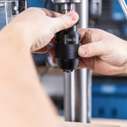 Scheppach TBM 300 Vario stojanová vrtačka s křížovým laserem a LED osvětlením Náhled