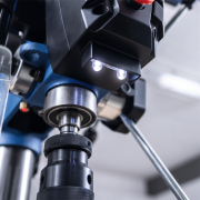 Scheppach TBM 300 Vario stojanová vrtačka s křížovým laserem a LED osvětlením náhled