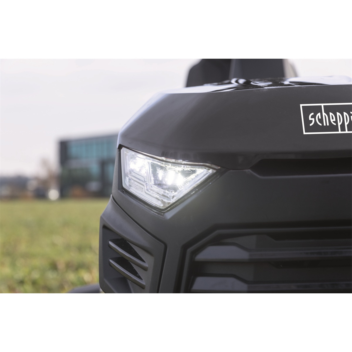 Scheppach TMR 452-98H-SD travní traktor 98 cm s bočním výhozem a hydrostatickou převodovkou Náhled