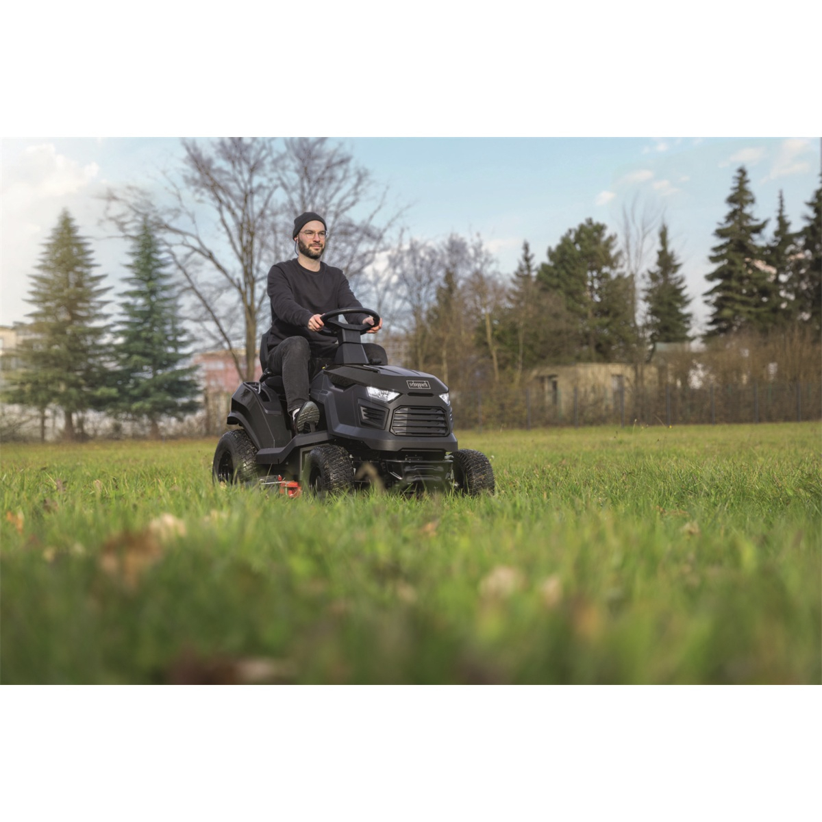 Scheppach TMR 452-98H-SD travní traktor 98 cm s bočním výhozem a hydrostatickou převodovkou Náhled
