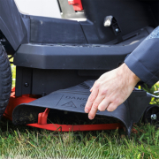 Scheppach TMR 452-98H-SD travní traktor 98 cm s bočním výhozem a hydrostatickou převodovkou náhled