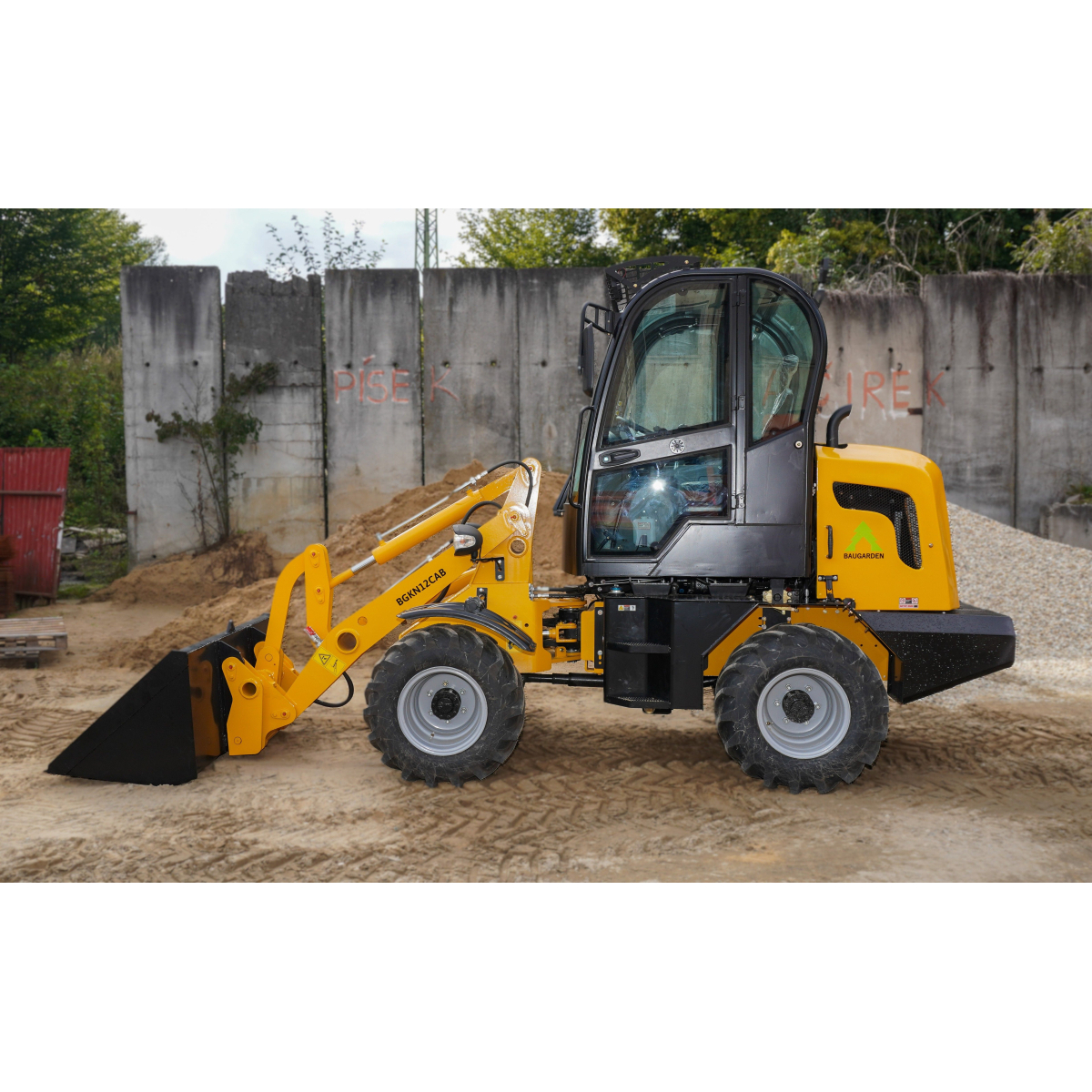 Kolový nakládač BAUGARDEN BGKN12CAB + lžíce 1480mm + hydroupínák 8002BGKN12CAB