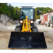 Kolový nakládač BAUGARDEN BGKN12CAB + lžíce 1480mm + hydroupínák Náhled