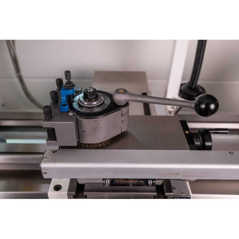 SPP-3075M/230 - Soustruh na kov poloautomatický s digitálním odměřováním a osvětlením Náhled