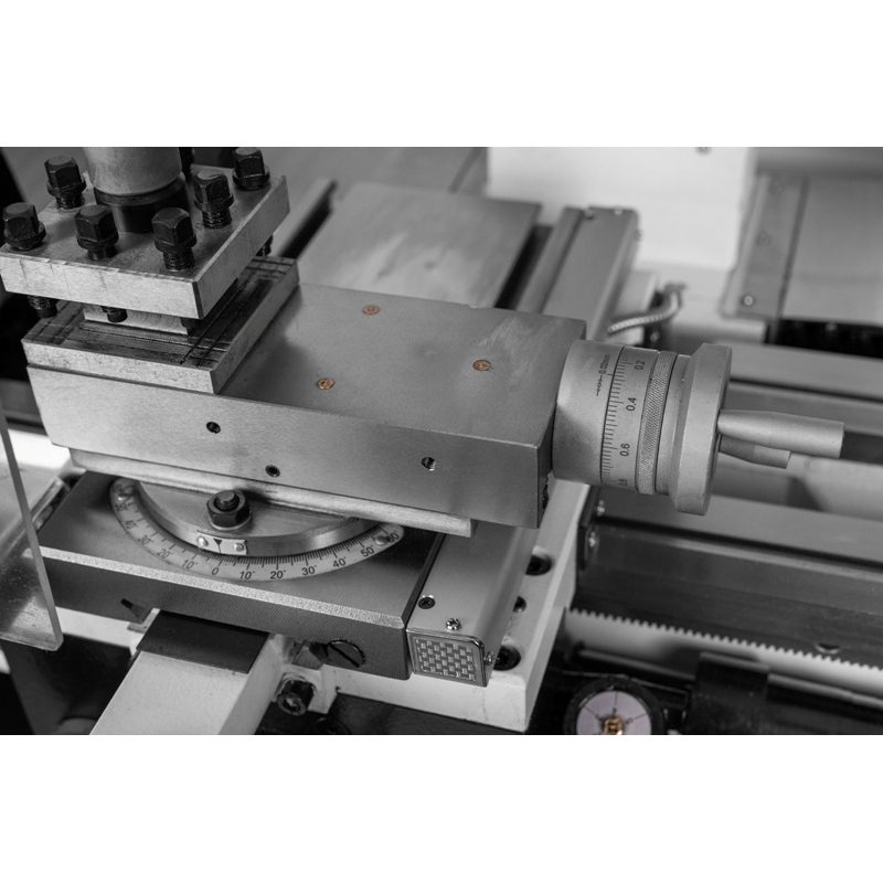 SKF-750M - Kombinovaný soustruh na kov s pohyblivým frézovacím zařízením Náhled
